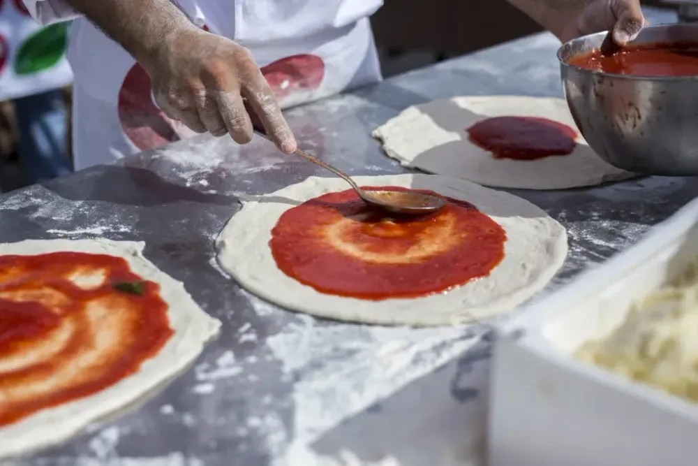 Man making pizza